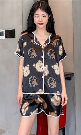 Bộ pijama short nữ vải nền đen cổ bẻ in hình gấu Pooh size 5XL