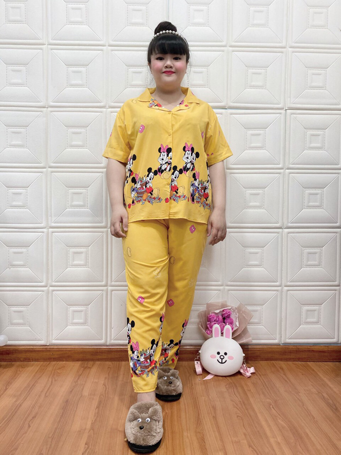Bộ pijama vải quần dài áo tay ngắn màu vàng hình couple Mickey size lớn