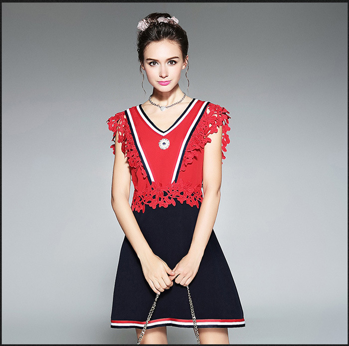 Đầm vải đỏ viền ren tay liền váy đen B size 2XL