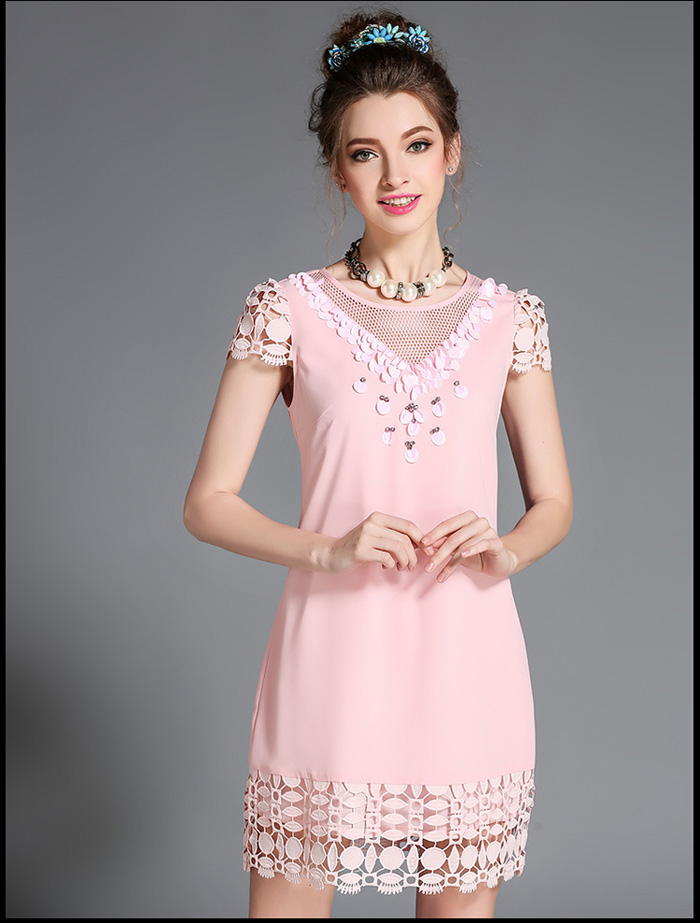 Đầm vải màu hồng đính kim sa size lớn