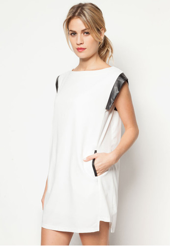 Đầm vải màu trắng tay liền phối da size M