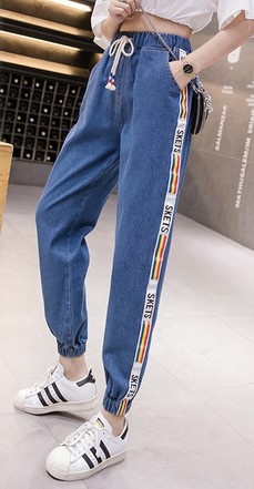 Quần jean dài xanh đậm lưng thun bo ống hông viền sọc chữ SKETS size lớn